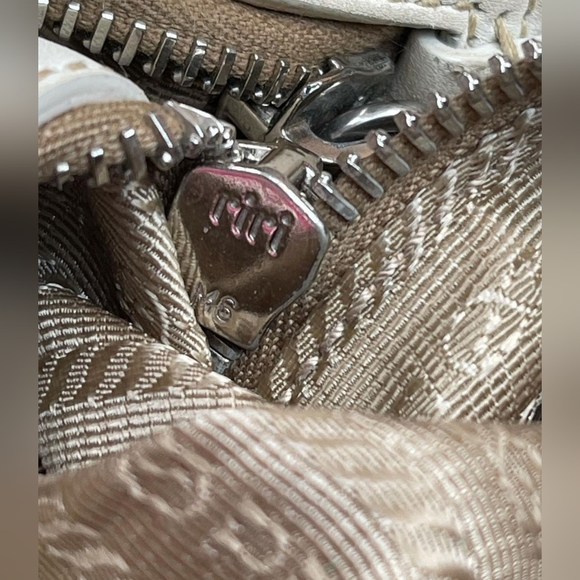 ❌️SOLD❌️ Prada Jacquard Logo Baguette Bag. - Picture 6 of 9